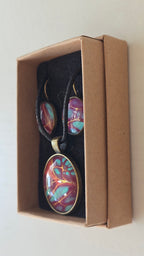 Handgefertigtes Schmuckset Solas Bloom mit Halskette und hängenden Ohrringen in Magenta, Türkis und Gold