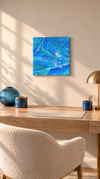 Quadratisches abstraktes Acryl-Leinwandbild mit fliessenden Strukturen und Zellmustern in Türkis, leuchtendem Blau, Dunkelblau und Weiss.
