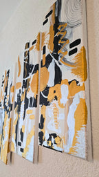Dreiteiliges abstraktes Struktur Leinwandbild Cadence in Gold, Schwarz, Weiss und Silber mit Kreisen, Linien und plastischen Elementen.