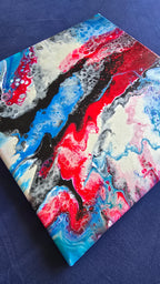 Quadratisches abstraktes Leinwandbild mit fliessenden roten, blauen, schwarzen, weissen und grauen Farbflächen und feinen Zellstrukturen.