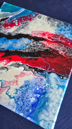 Quadratisches abstraktes Leinwandbild mit fliessenden roten, blauen, schwarzen, weissen und grauen Farbflächen und feinen Zellstrukturen.