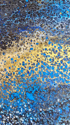 Solas Deep Current abstraktes Acryl-Wandbild auf Leinwand in Blau, Gold und Schwarz mit organischen Zellstrukturen