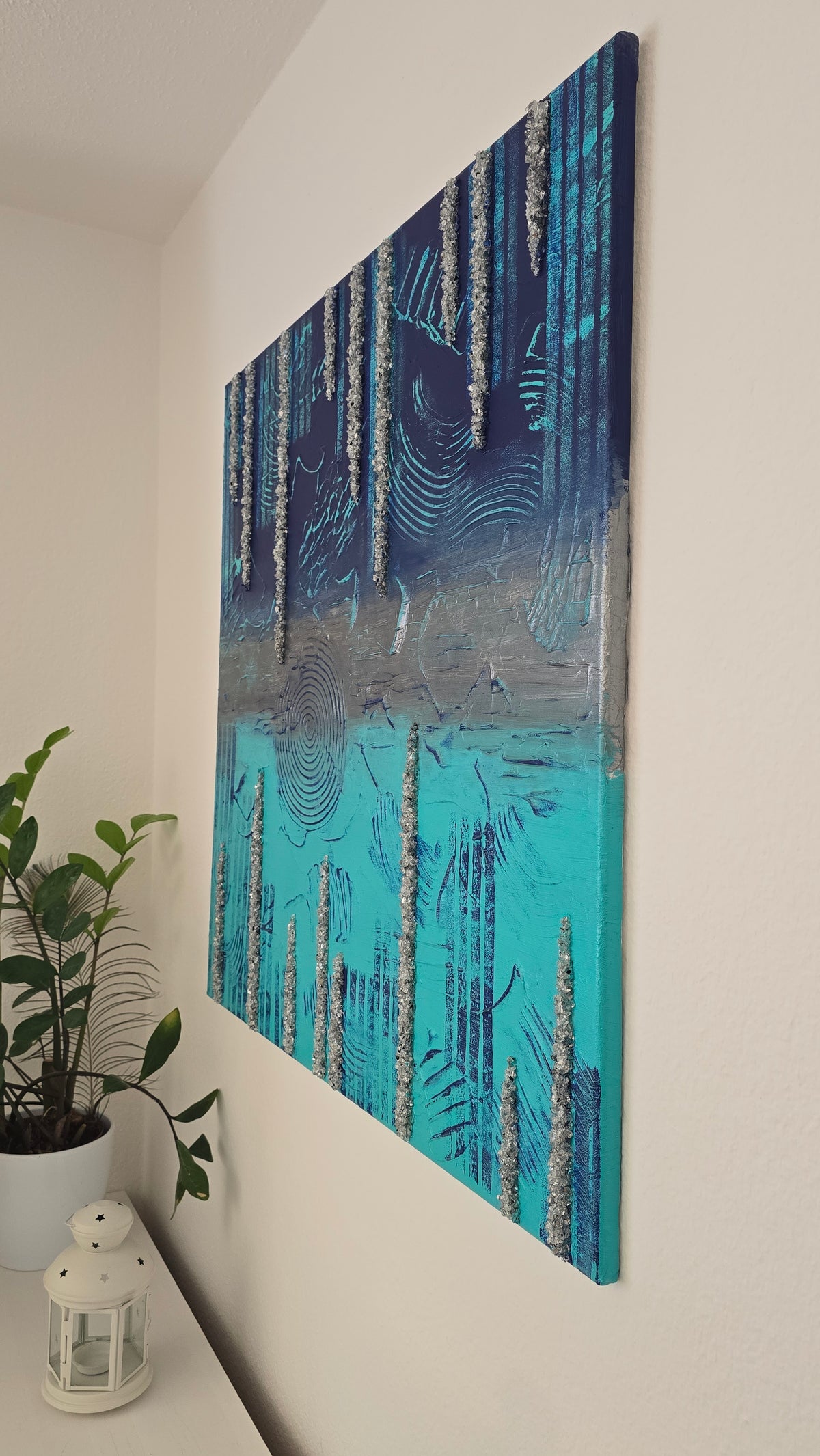 Handgefertigtes Struktur-Leinwandbild “Solas Frozen Horizon” in Blau, Türkis und Silber, 80 × 80 cm.