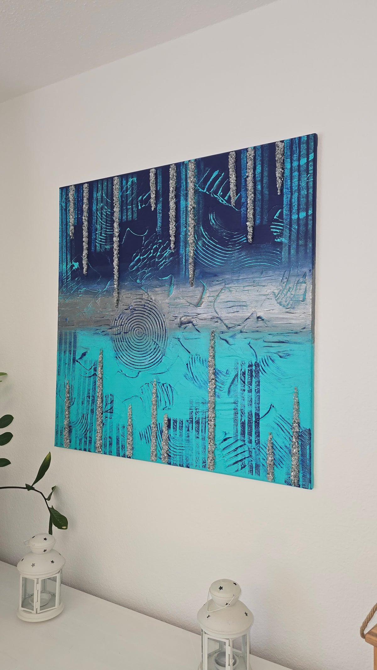 Handgefertigtes Struktur-Leinwandbild “Solas Frozen Horizon” in Blau, Türkis und Silber, 80 × 80 cm.