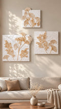 Handgefertigtes 3-teiliges Wandbild in Weiss und Gold mit Strukturpaste und dreidimensionalen botanischen Pflanzen auf Gessobilderrahmen
