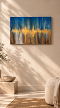 Abstraktes Resin-Wandbild Golden Horizon in Blau, Gold und Erdtönen, 100 × 70 cm