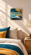 Quadratisches abstraktes Acryl-Leinwandbild mit fliessenden Zellstrukturen in Türkis, Blau, Gold, Schwarz und Weiss.