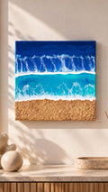 Handgefertigtes Resin-Meeresbild Solas Golden Shore auf einem strukturierten Gesso-Rahmen mit goldener Sandstruktur, türkisblauen Wellen und schimmernden Perlmutt-Effekten.