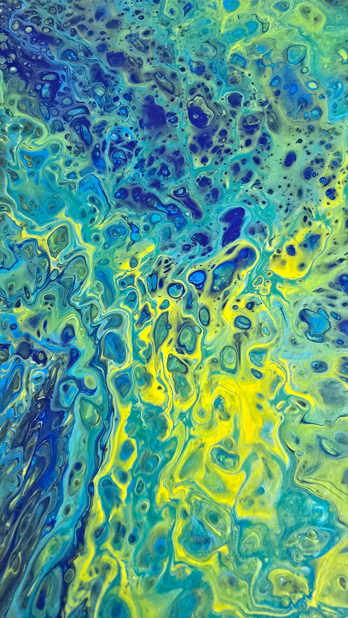 Quadratisches abstraktes Acryl-Leinwandbild mit fliessenden Zellstrukturen in leuchtendem Grün, Türkis, Blau und Gelbgrün.