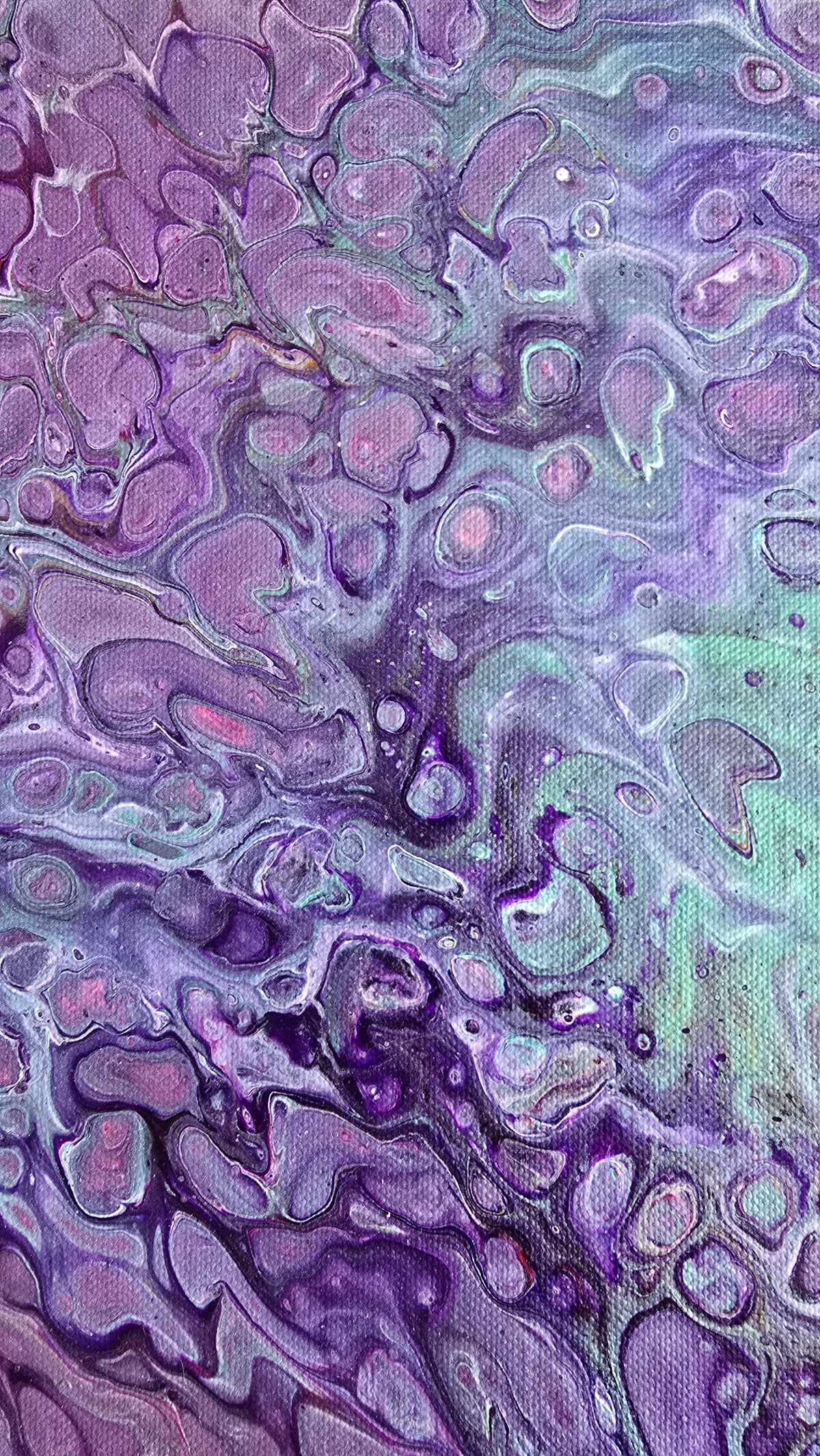 Quadratisches Acryl-Leinwandbild mit fliessenden Zellstrukturen in Flieder, Rosé, Violett und zarten Minttönen.