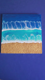Handgefertigtes Resin-Meeresbild Solas Golden Shore auf einem strukturierten Gesso-Rahmen mit goldener Sandstruktur, türkisblauen Wellen und schimmernden Perlmutt-Effekten.