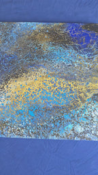 Solas Deep Current abstraktes Acryl-Wandbild auf Leinwand in Blau, Gold und Schwarz mit organischen Zellstrukturen