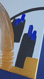 Zwei quadratische abstrakte Acryl-Leinwandbilder mit geometrischen Formen, geschwungenen Linien und Pinselstrukturen in Blau, Gold, Schwarz und Weiss.