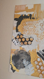 Abstraktes Leinwandbild Aurea 50 × 50 cm mit Gold, Schwarz, Weiss und Perlmutt, geometrischen Formen, Kreisen und plastischen Strukturen.