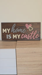 Handgefertigtes String Art Holzbild “My Home Is My Castle” auf dunklem Holz mit goldfarbenen Nägeln und creme-, grau- sowie rosafarbenen Fäden