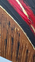 Quadratisches Strukturbild mit grossem roten Herz, sichtbarer Rissstruktur unter glänzendem Resin sowie schwarzen, goldenen und braunen Elementen.