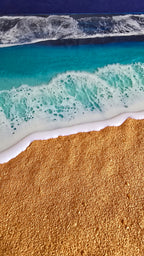 Handgefertigtes Resin-Meeresbild «Solas Shoreline» mit türkisfarbenem Wasser, schäumender Brandung und strukturiertem goldenen Strand auf einem 40 × 40 cm Gesso-Rahmen.