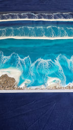 Solas Tidal Depths Resin-Meeresbild 70 × 50 cm mit Wellen in Blau und Türkis, irisierenden Effekten und Sand