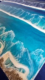 Solas Tidal Depths Resin-Meeresbild 70 × 50 cm mit Wellen in Blau und Türkis, irisierenden Effekten und Sand